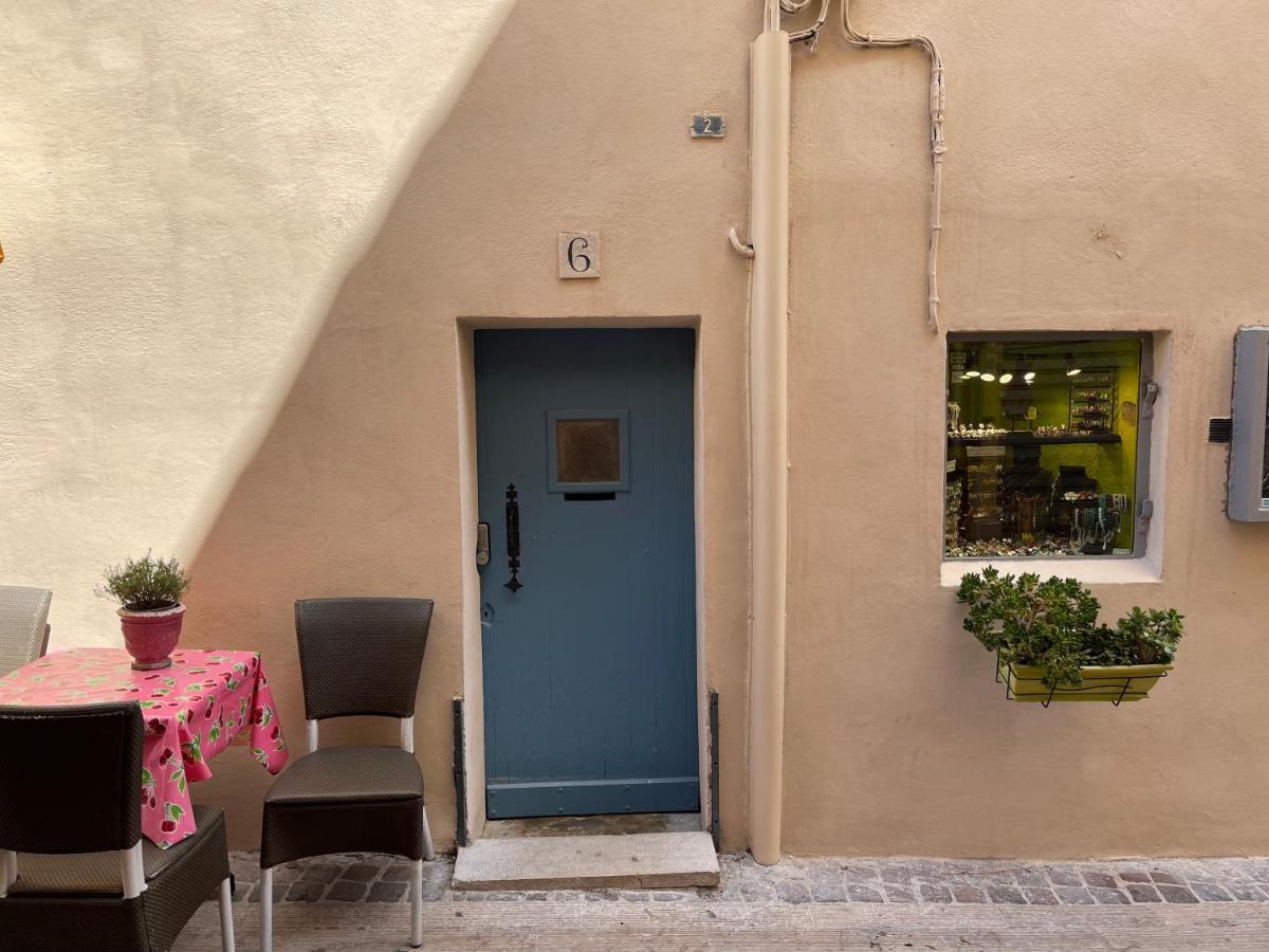 appartement cosy à 10 mètres du port de Cassis Esterno foto