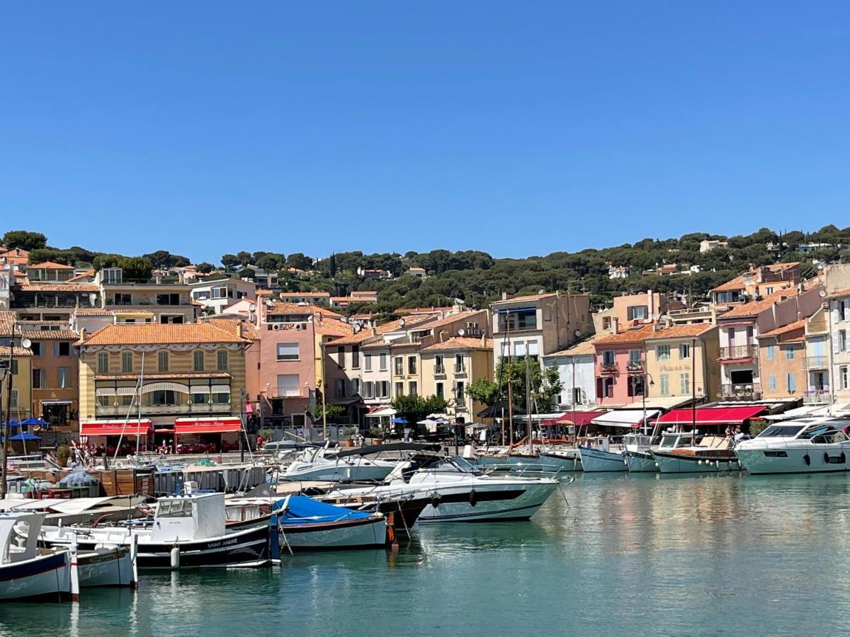 appartement cosy à 10 mètres du port de Cassis Esterno foto